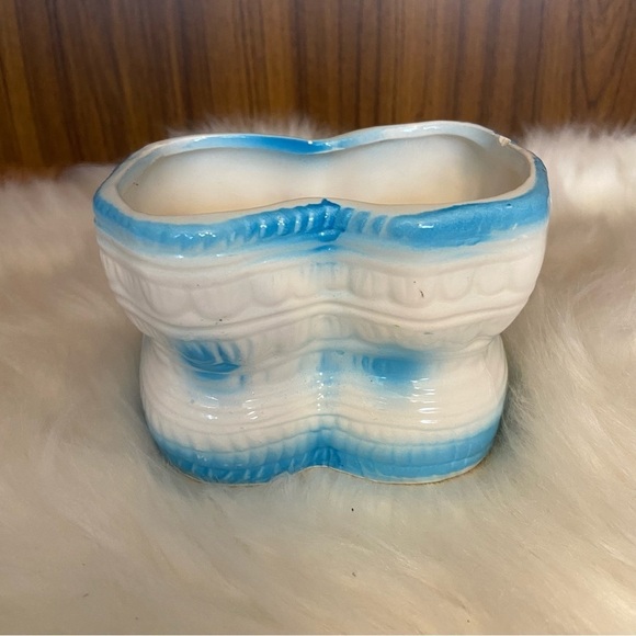 🛍️3/$30 Vintage blue & white ceramic baby booties planter made in Japan - Picture 3 of 11